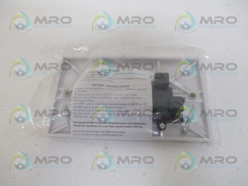 INDUSTRIAL MRO B11U DOUBLE OUTLET * NEW IN FACTORY BAG *