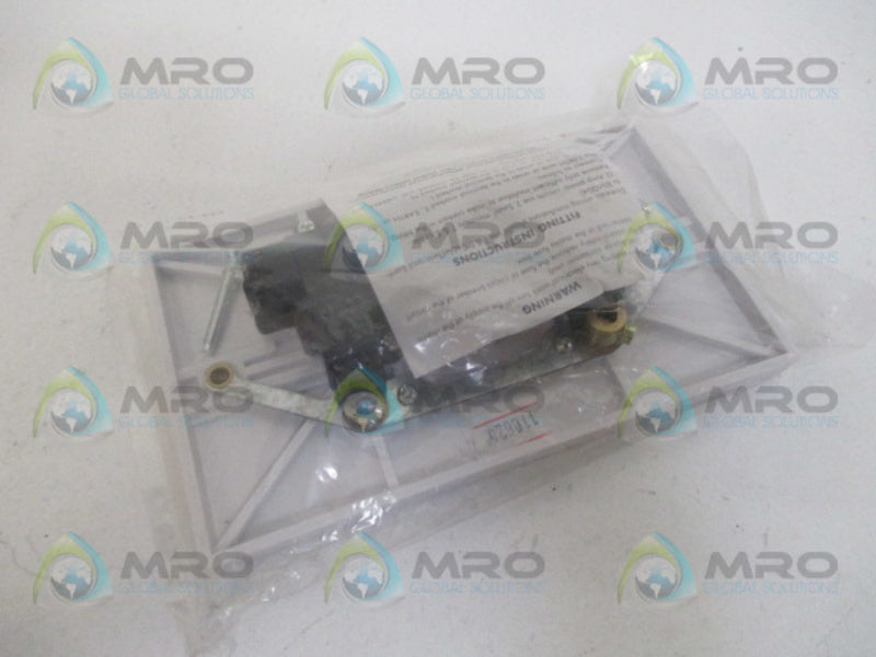INDUSTRIAL MRO B11U DOUBLE OUTLET * NEW IN FACTORY BAG *