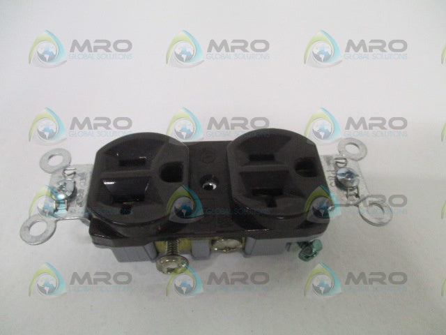 PASS & SEYMOUR CR20 DUPLEX RECEPTACLE *NEW IN BOX*