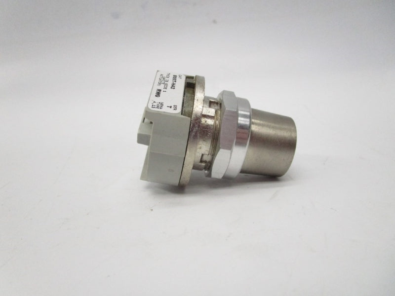 ALLEN BRADLEY 800T-H42 SER. T (NO KEY) UNMP