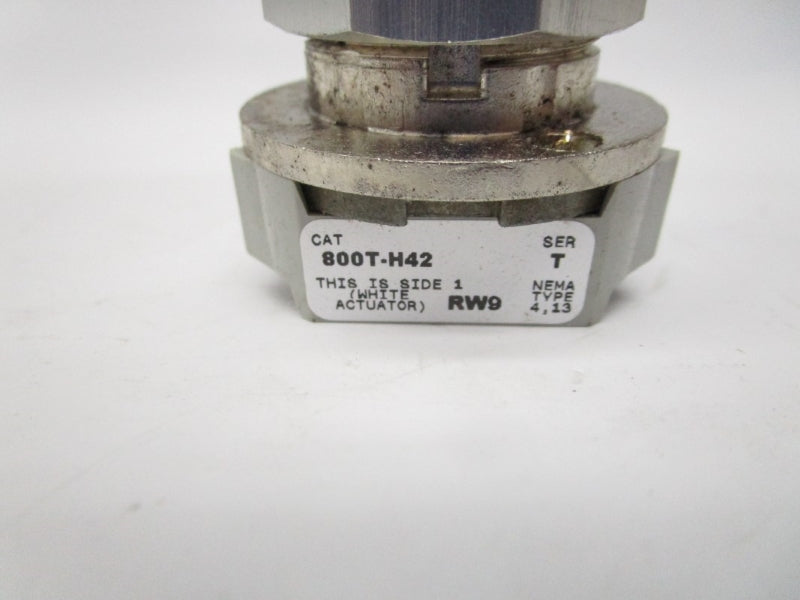 ALLEN BRADLEY 800T-H42 SER. T (NO KEY) UNMP