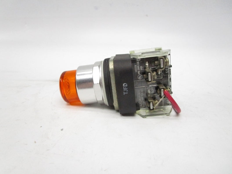 ALLEN BRADLEY 800T-QT10A SER. N 120VAC/DC NSNP