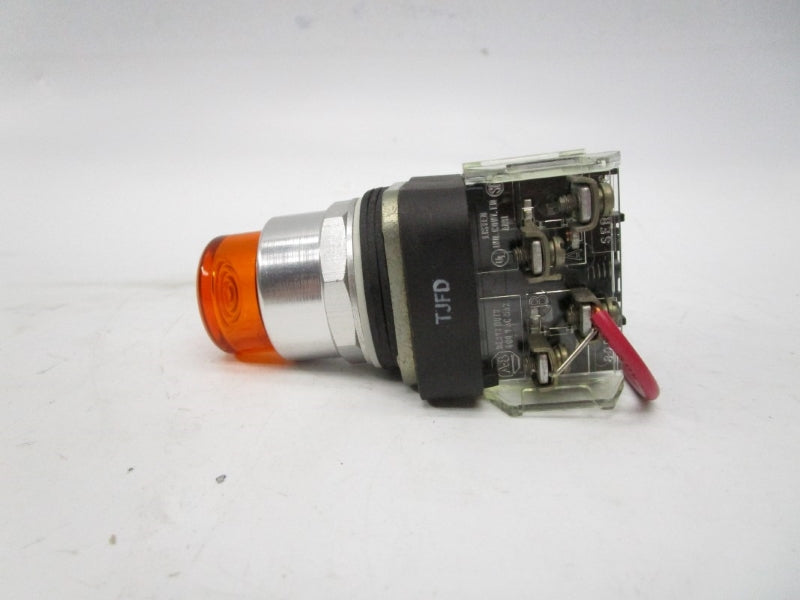 ALLEN BRADLEY 800T-QT10A SER. N 120VAC/DC NSNP