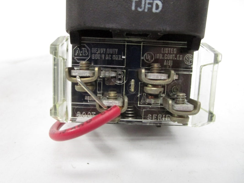 ALLEN BRADLEY 800T-QT10A SER. N 120VAC/DC NSNP