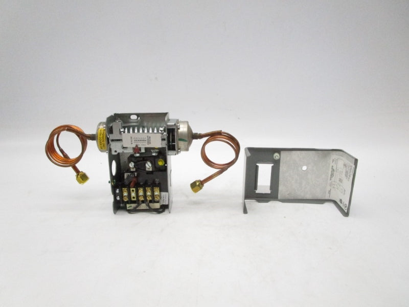 JOHNSON CONTROLS P28AA-2C 120-240VAC 8-70PSI NSMP