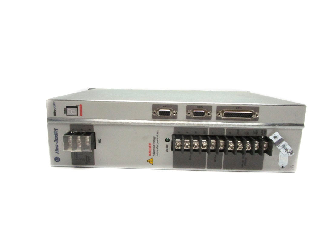 ALLEN BRADLEY 2098-DSD-030X SER. B F/W V1.53 120/240VAC 15-30A NSNP