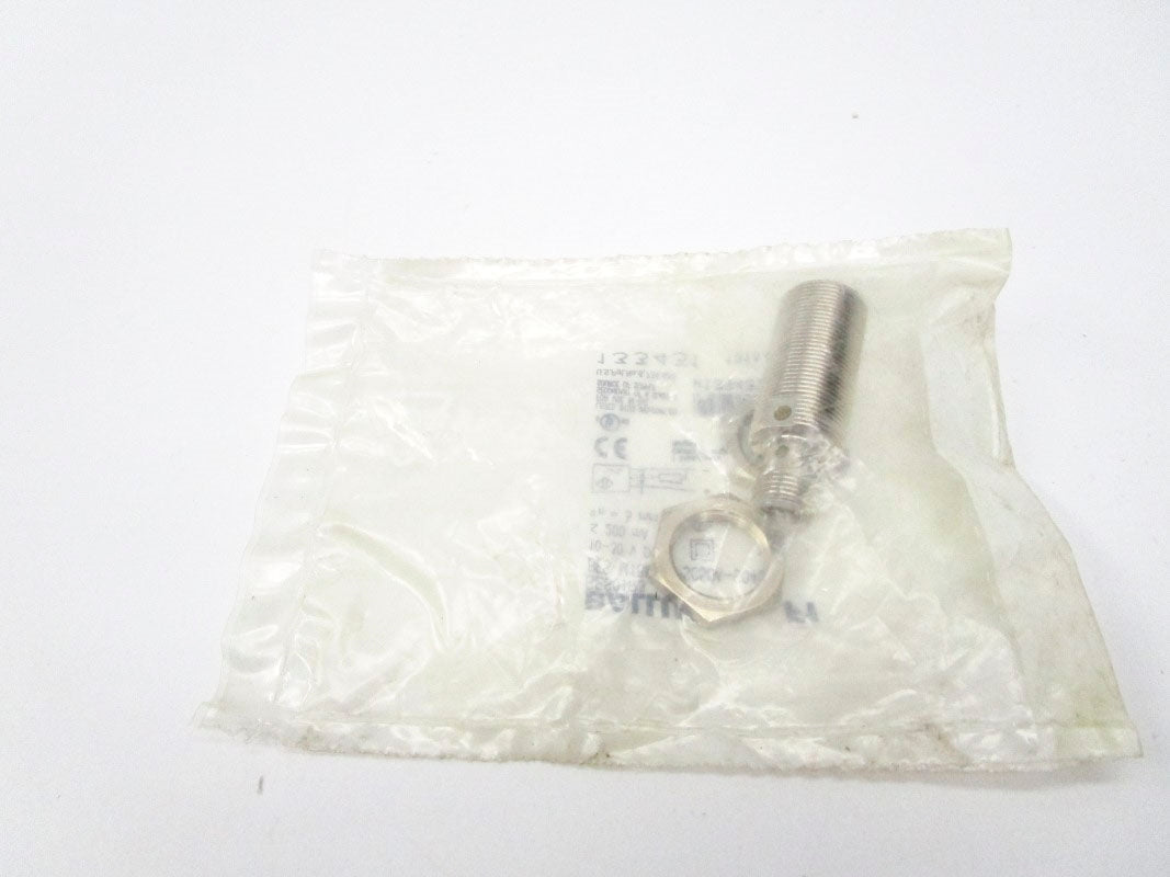 BALLUFF BESM18MF-PSC50A-S04G BES01R3 10-30VDC NSMP