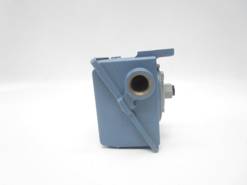 UNITED ELECTRIC J403-451 480VAC 15A 225PSI UNMP