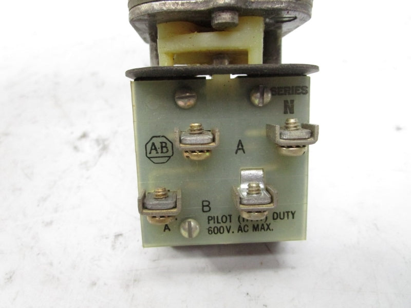 ALLEN BRADLEY 800T-T2MB20 SER. N 600VAC UNMP