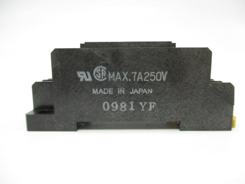 OMRON PYF08A 250V 7A NSNP