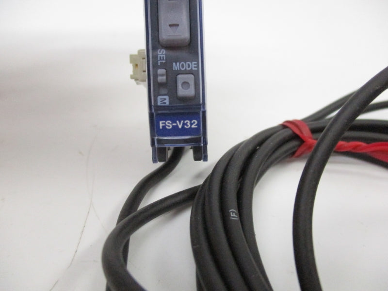 KEYENCE FS-V32 24V NSMP