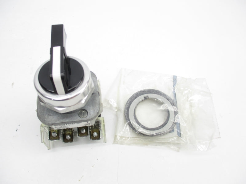 ALLEN BRADLEY 800T-J17KC7B SER. T (WH) NSMP
