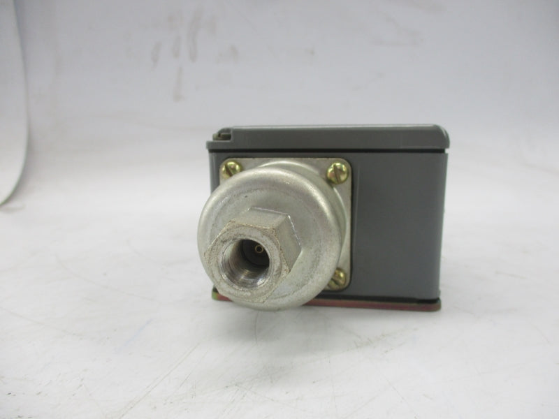 SQUARE D 9012AEW1S2 SER. B 250VAC 10A NSMP