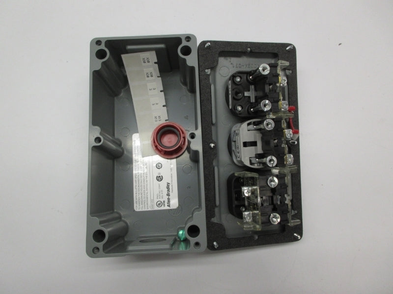 ALLEN BRADLEY 800T-3TZ SER. T (AS PICTURED) (BR/WH) NSMP