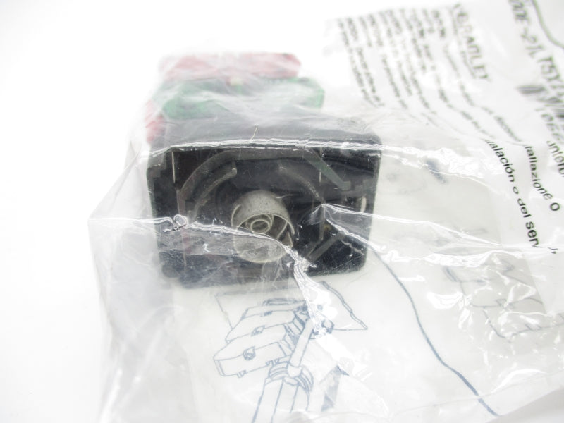 ALLEN BRADLEY 800E-2TLT5X11 SER. A 120/110V (PKG OF 10) (BR/WH) NSMP