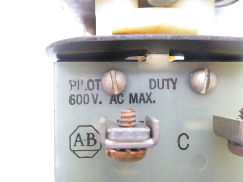 ALLEN BRADLEY 800T-T2MB21 600VAC NSNP