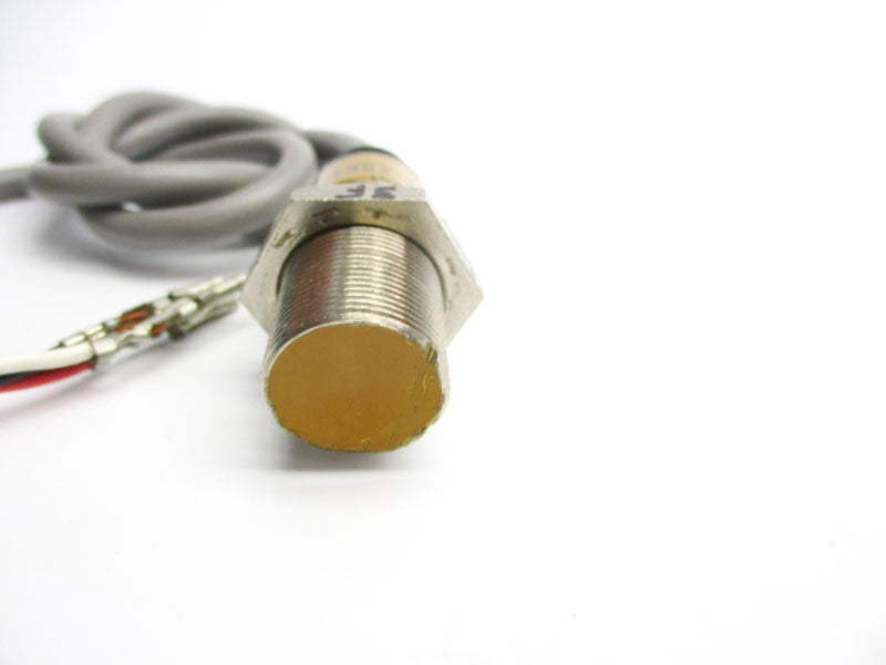 OMRON E2E-X5E1 12-24VDC UNMP