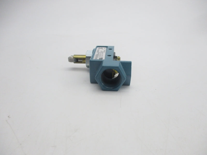 MICRO SWITCH BZE6-RQ8X2 480VAC 15A (AS PICTURED) NSNP