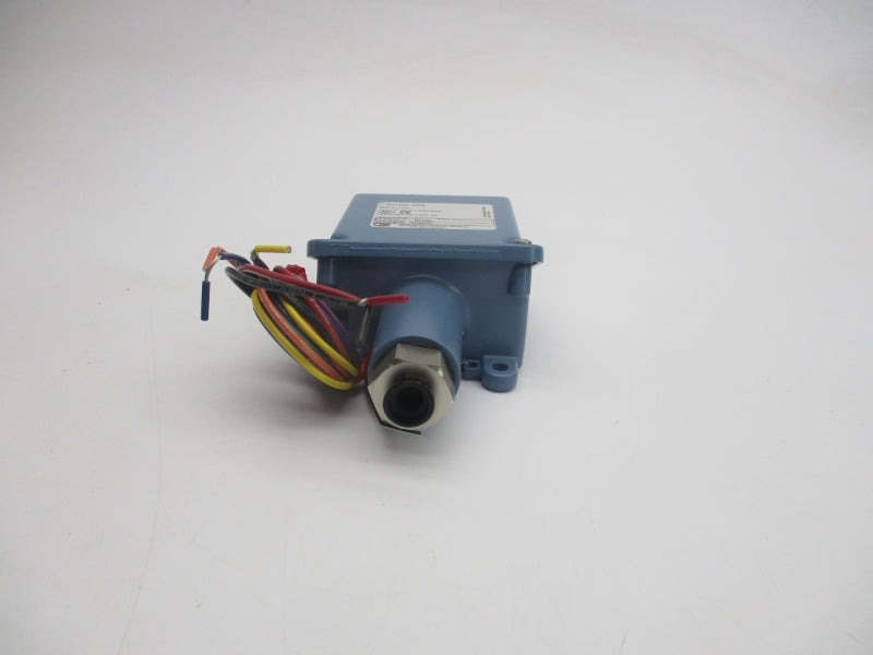 UNITED ELECTRIC CONTROLS H100-703 250VAC 10A 600PSI NSMP
