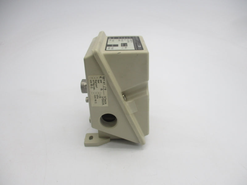 ASHCROFT LPDN4KKB25XFS 125/250VAC 15A 15PSI NSNP