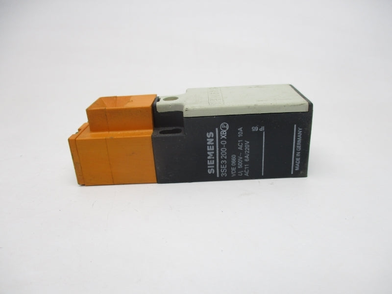 SIEMENS 3SE3200-0XB 220VAC 6A UNMP