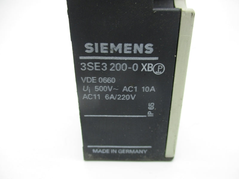SIEMENS 3SE3200-0XB 220VAC 6A UNMP