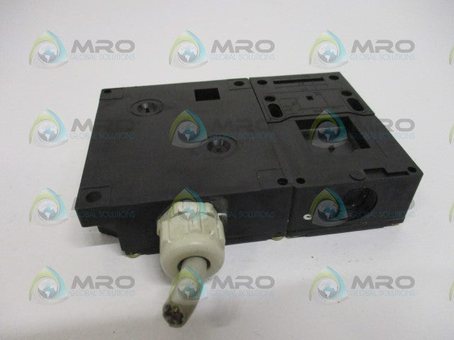 SCHMERSAL AZM160-14yrpk SAFETY INTERLOCK SWITCH 24VAC/DC *USED*