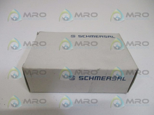SCHMERSAL CSS8-180-2P+D-M-L PROXIMITY SENSOR *NEW IN BOX*