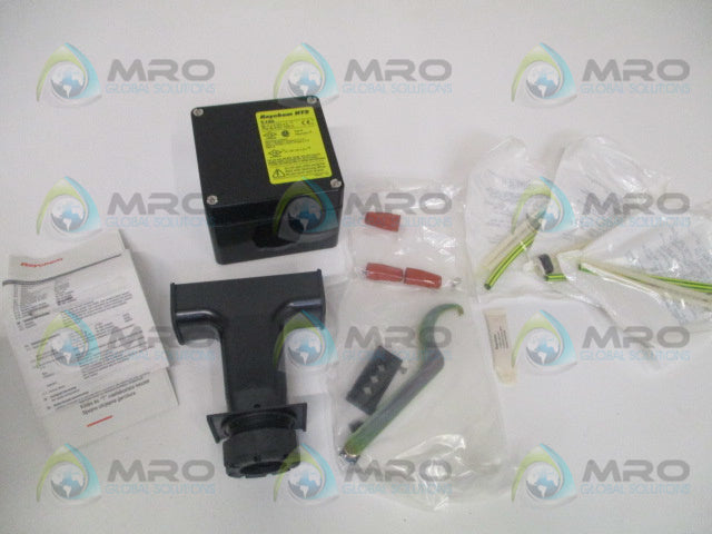 TYCO RAYCHEM HTS T-100 447379-000 SPLICE & TEE KIT *NEW IN BOX*