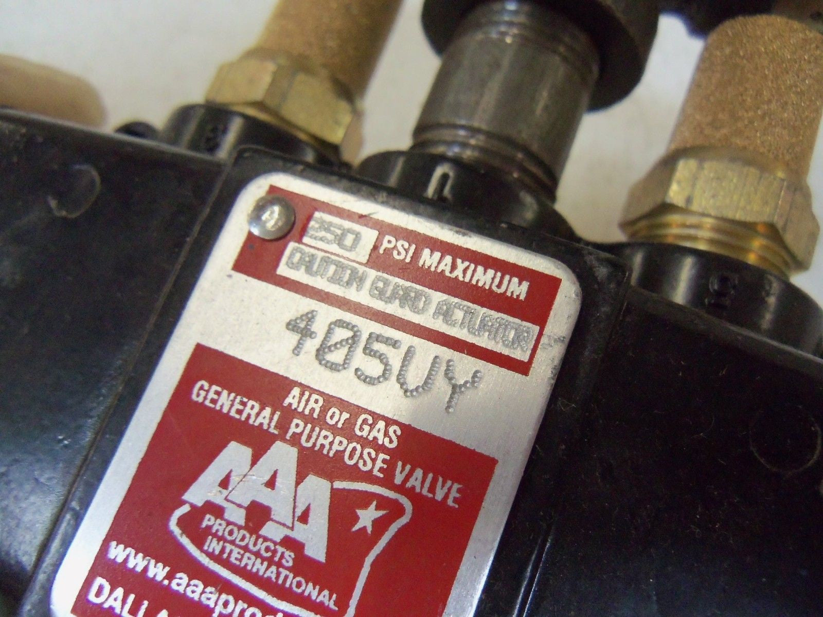 AAA AIR OR GAS GENERAL PURPUSE VALVE 405VY *USED*