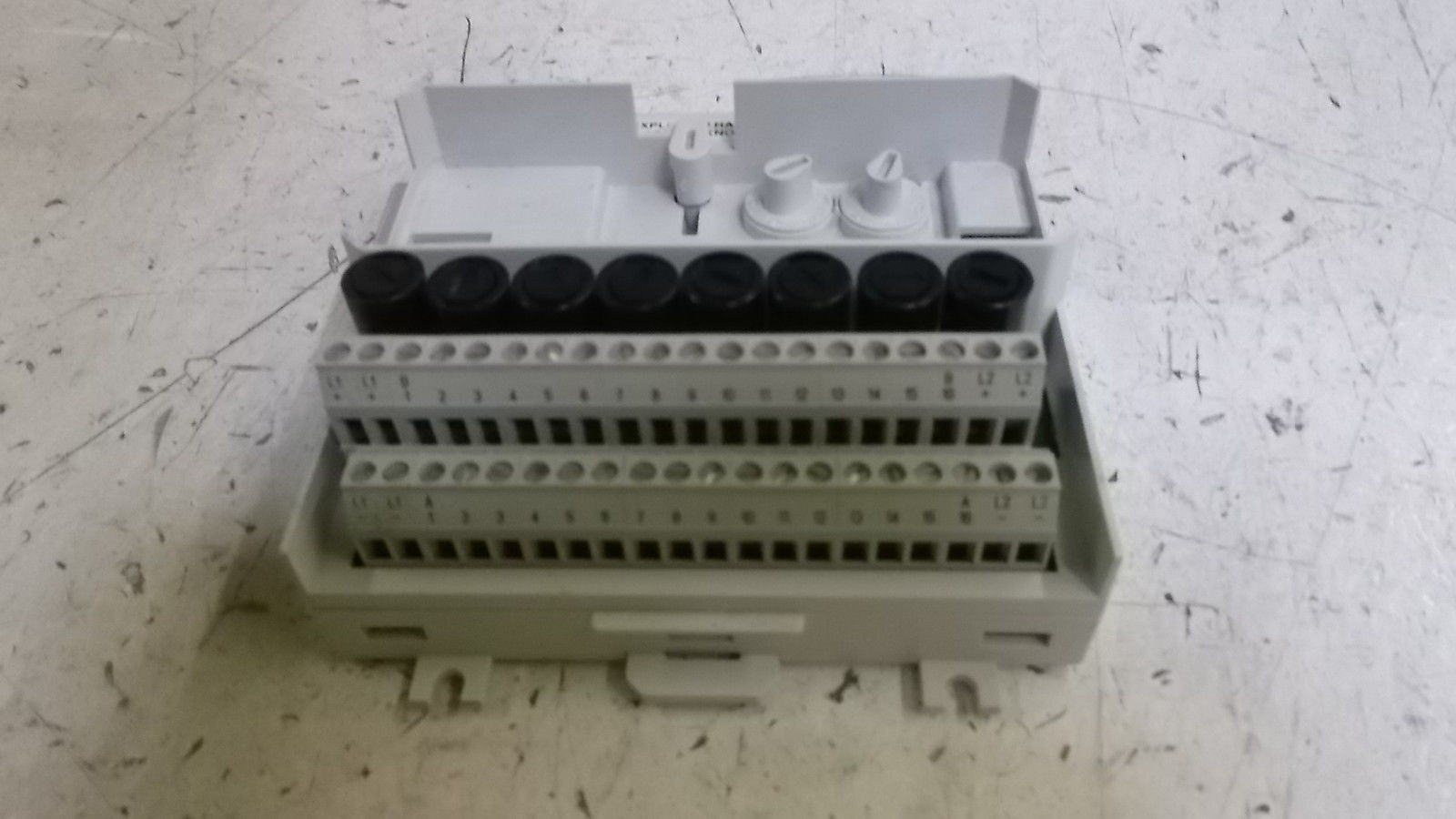ABB 3BSE008572R1 TERMINAL EXTENDED MODULE *USED*