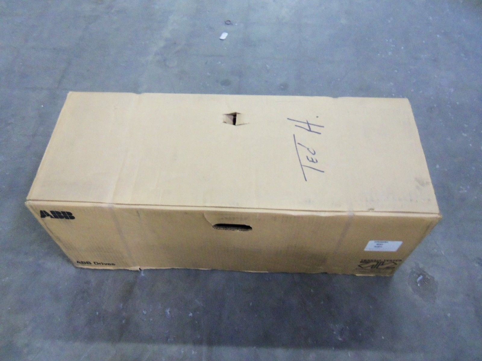 ABB ACH550-UH-059A-4 AC DRIVE *NEW IN BOX*