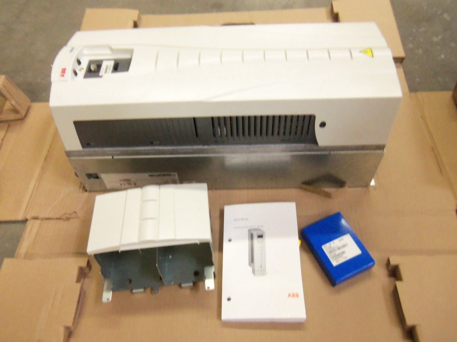 ABB ACH550-UH-059A-4 AC DRIVE *NEW IN BOX*