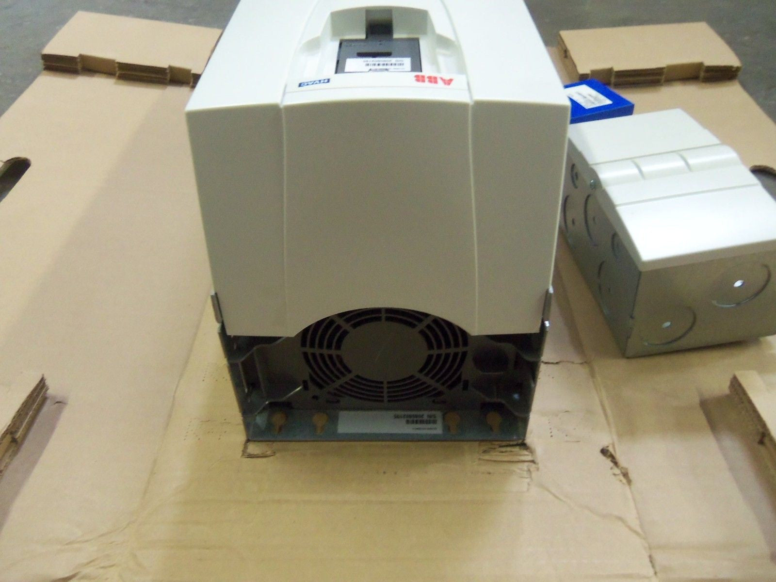 ABB ACH550-UH-059A-4 AC DRIVE *NEW IN BOX*