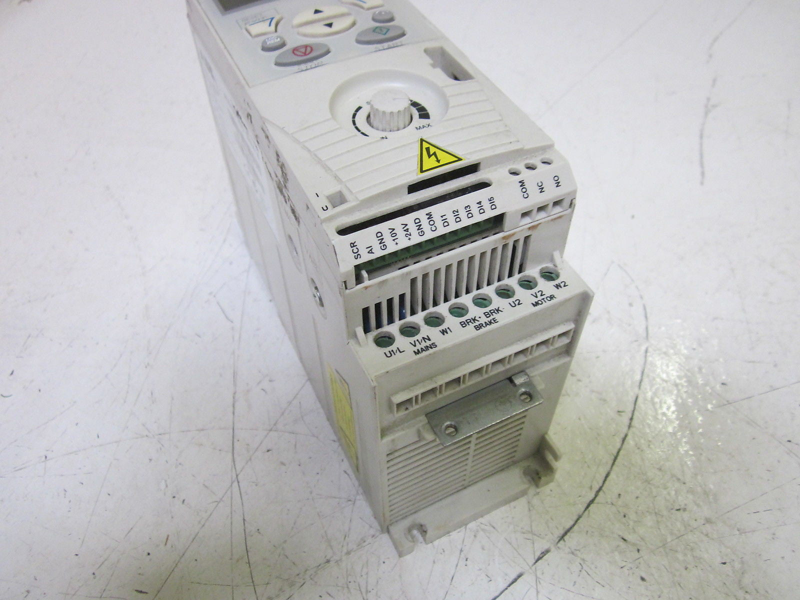 ABB ACS150-03U-02A4-4 CONTROL DRIVE .75KW 1 HP 480V  *USED*