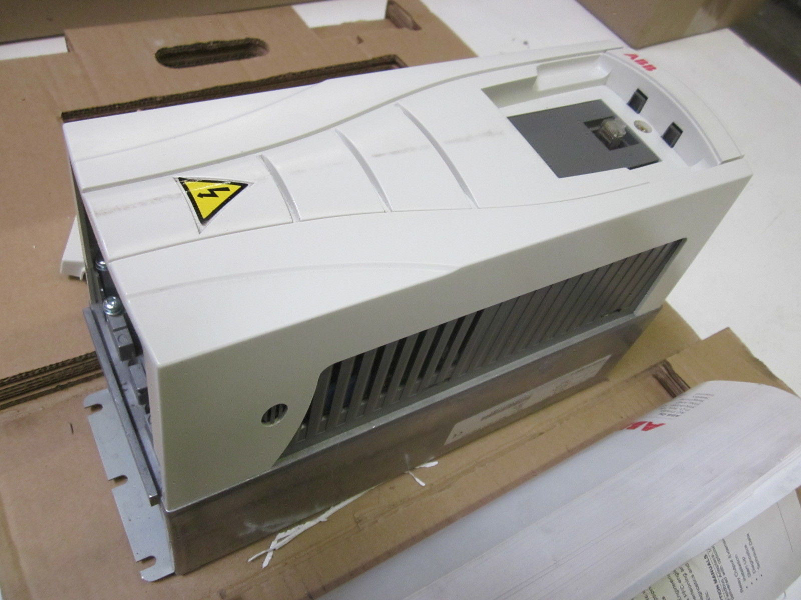 ABB ACS550-U1-03A3-4 AC DRIVE *NEW IN BOX*