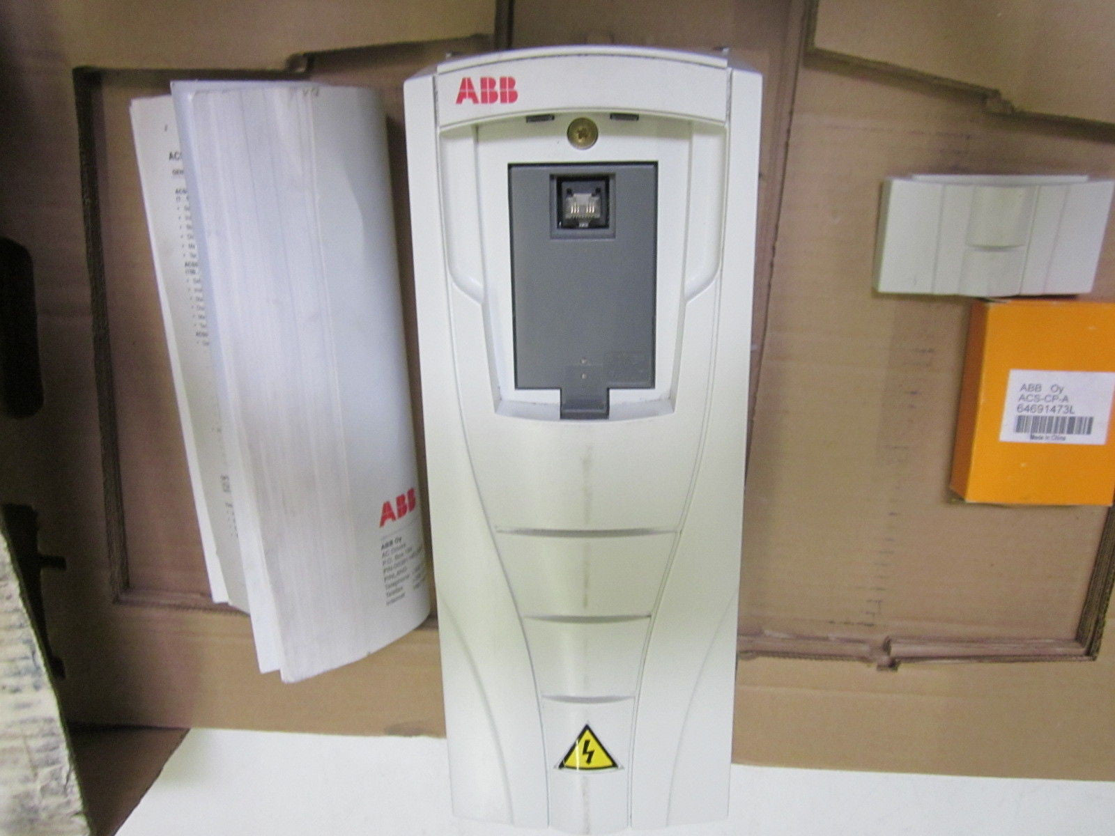 ABB ACS550-U1-03A3-4 AC DRIVE *NEW IN BOX*