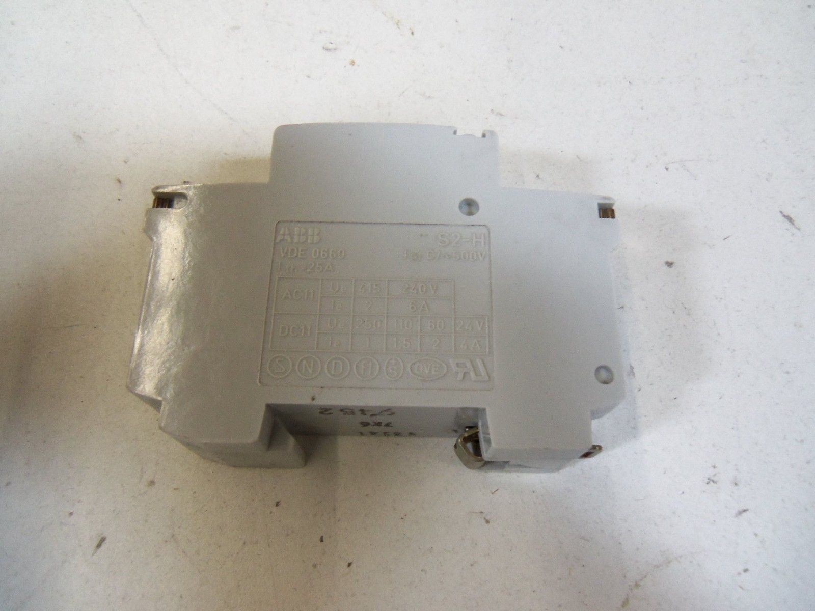 ABB S271-K6 CIRCUIT BREAKER 6A W/ S2-H AUXILIARY CONTACT *NEW NO BOX*