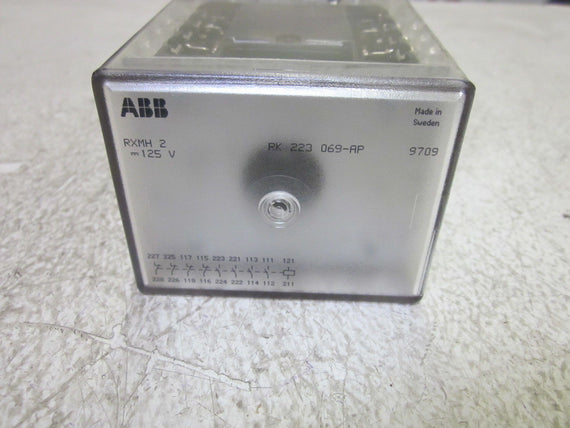 ABB  RK 223 069-AP AUXILIARY RELAY 125V *USED*