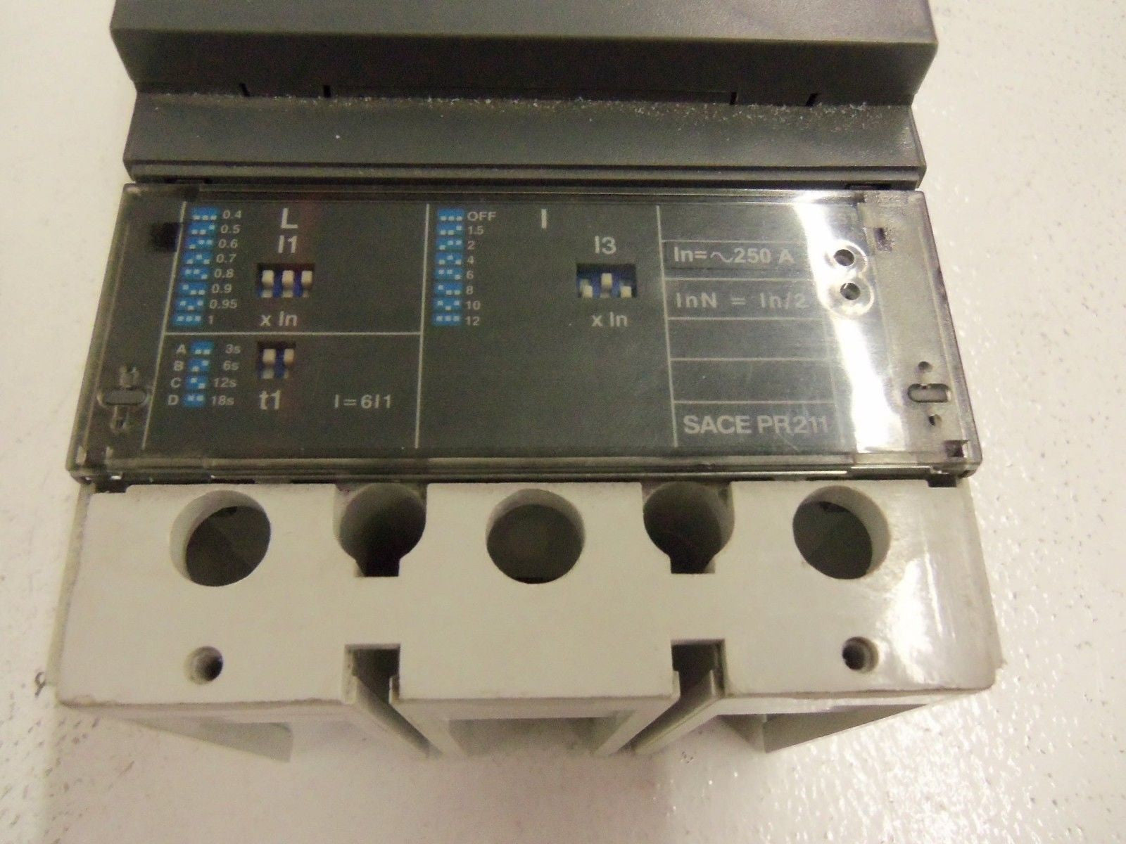 ABB SACES4 W/ SACEPR211  CIRCUIT BREAKER *USED*