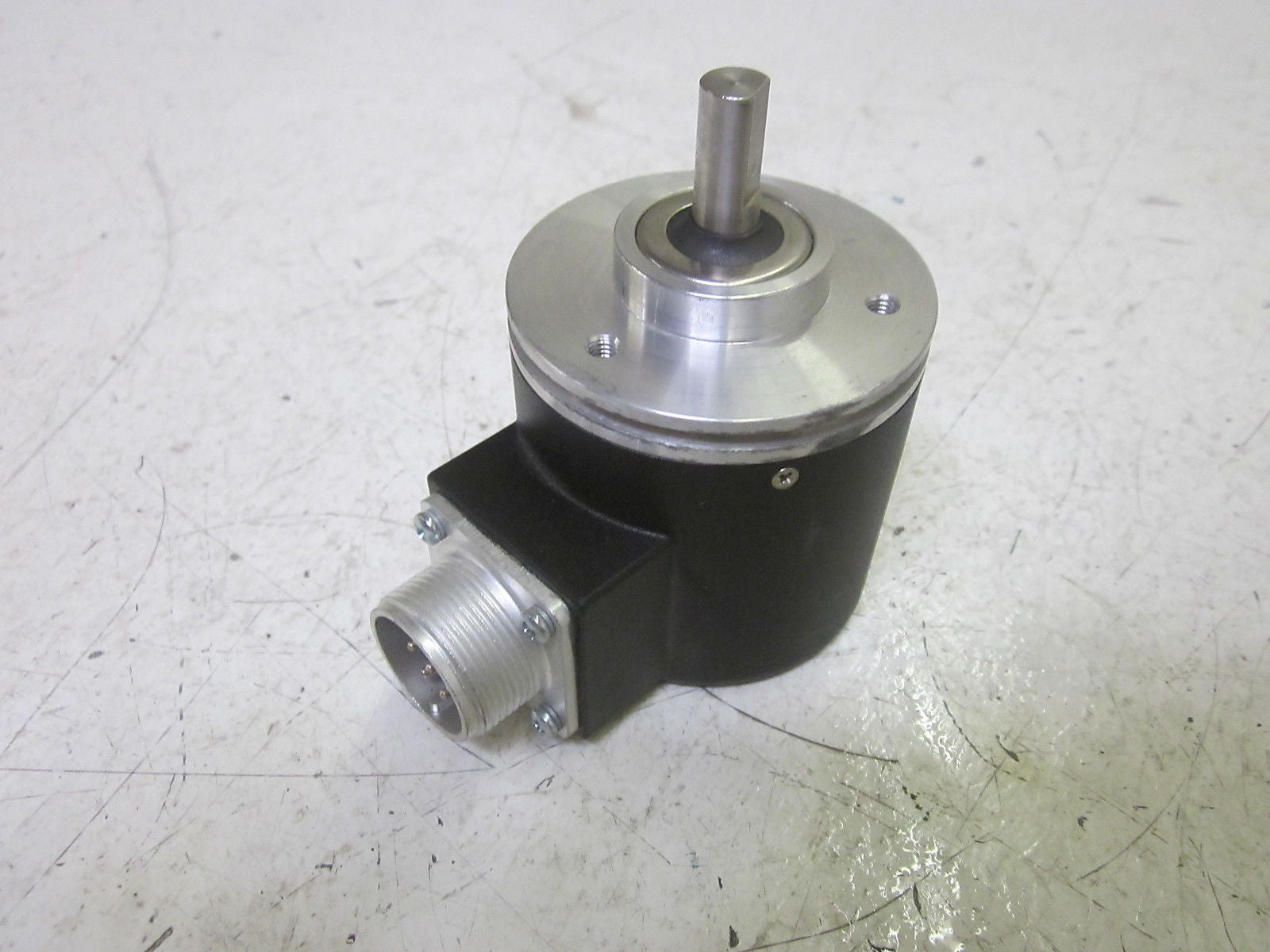 ACCU-CODER 725N-S-S-0045-A-0C-1-S-1-SY-Y-N ENCODER  *USED*