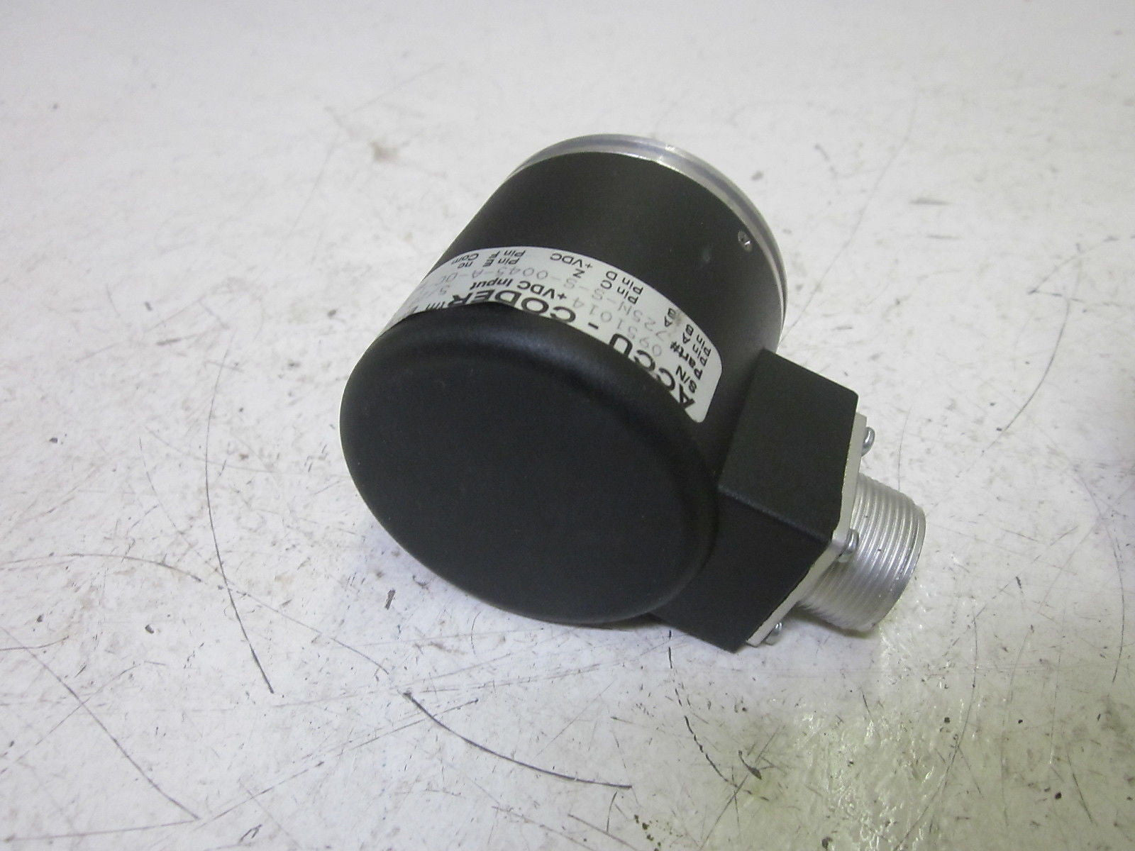 ACCU-CODER 725N-S-S-0045-A-0C-1-S-1-SY-Y-N ENCODER  *USED*