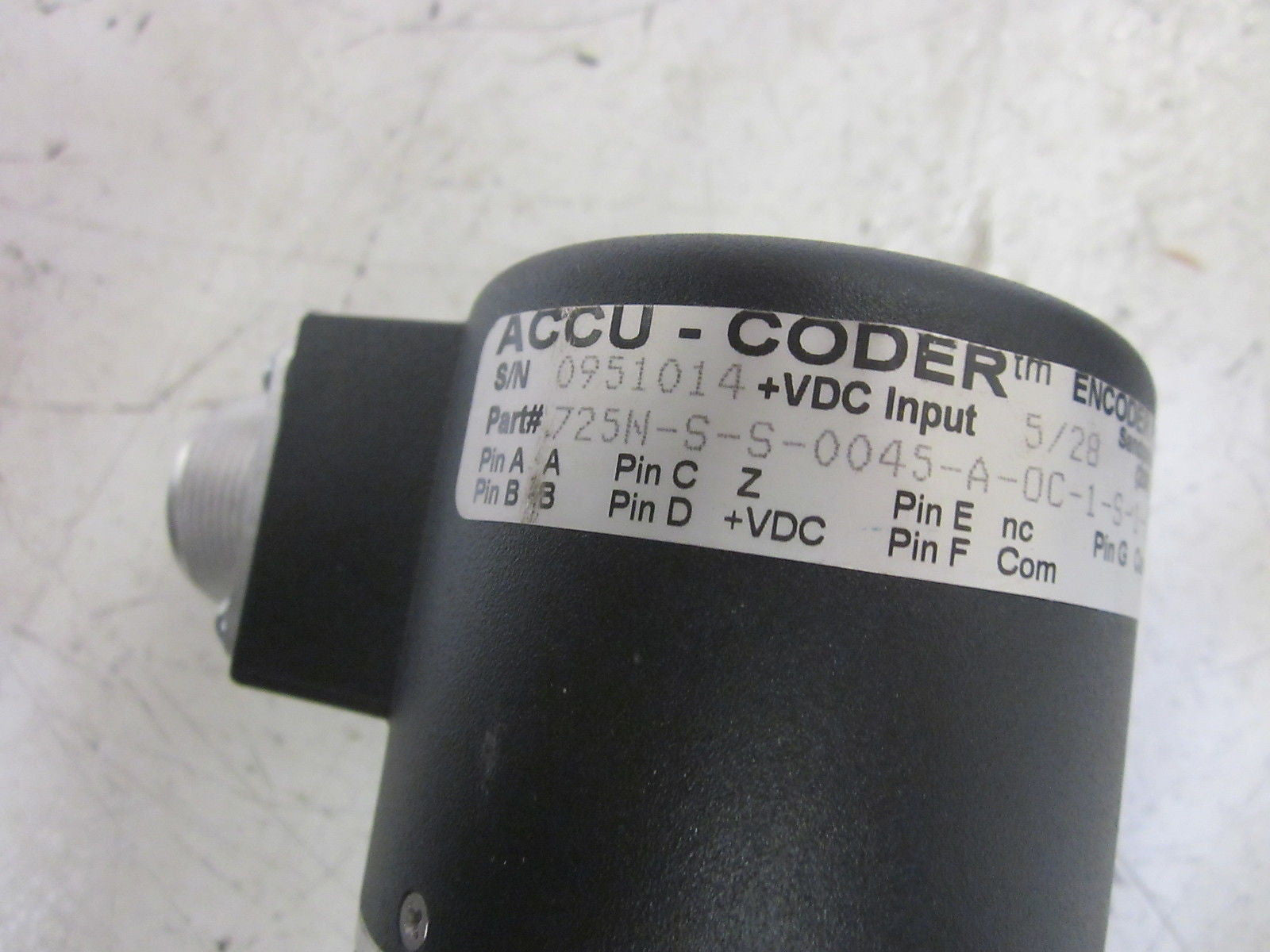 ACCU-CODER 725N-S-S-0045-A-0C-1-S-1-SY-Y-N ENCODER  *USED*