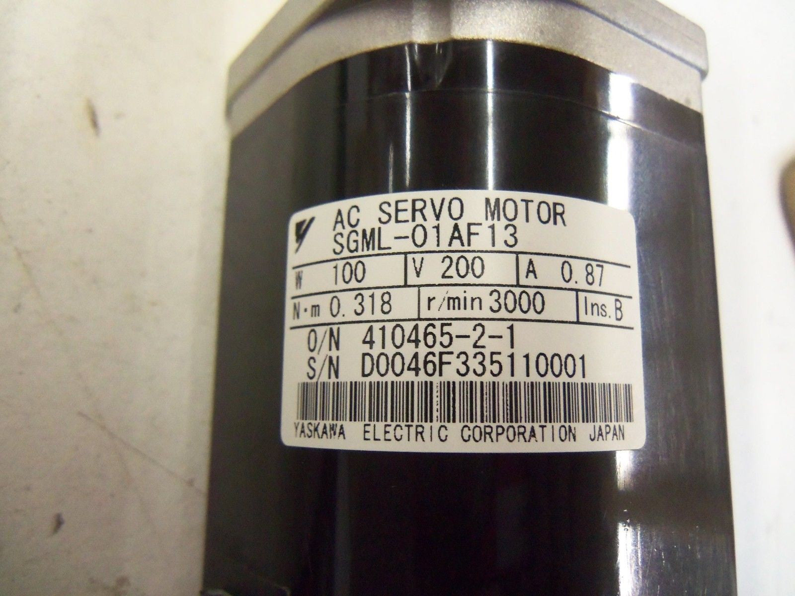 AC SERVO MOTOR SGML-01AF13 *NEW IN BOX*