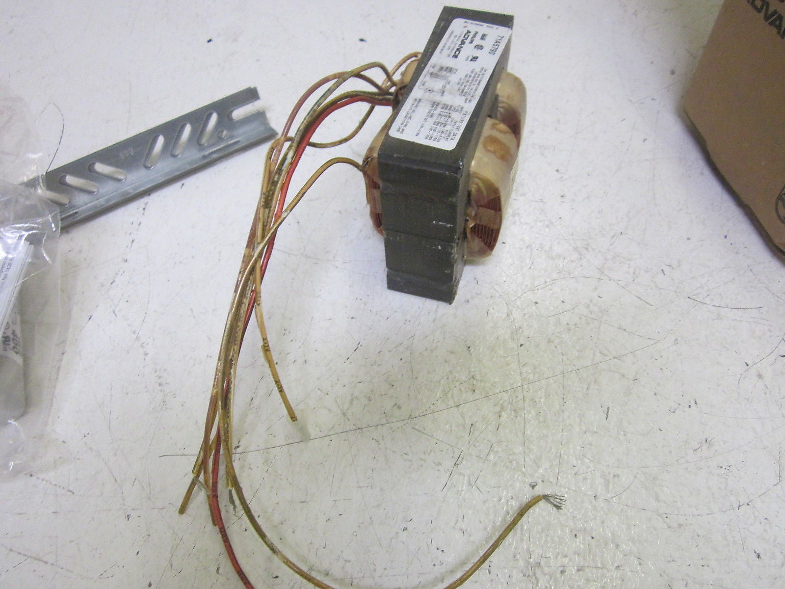 ADVANCE 71A5770-001D CORE & COIL BALLAST 120/208/240/277V *NEW IN BOX*