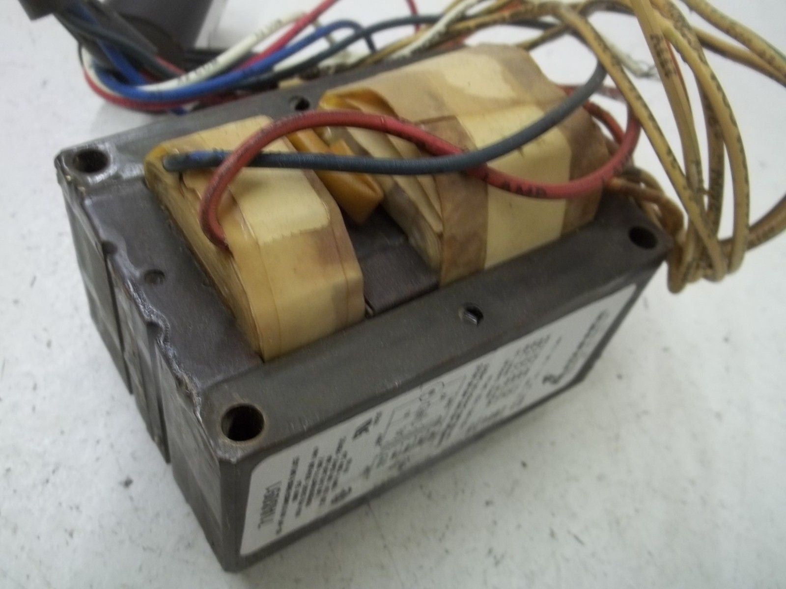 ADVANCE 71A8071-001D BALLAST KIT 120/208/240/277V  (BOX AS IS)*NEW IN BOX*