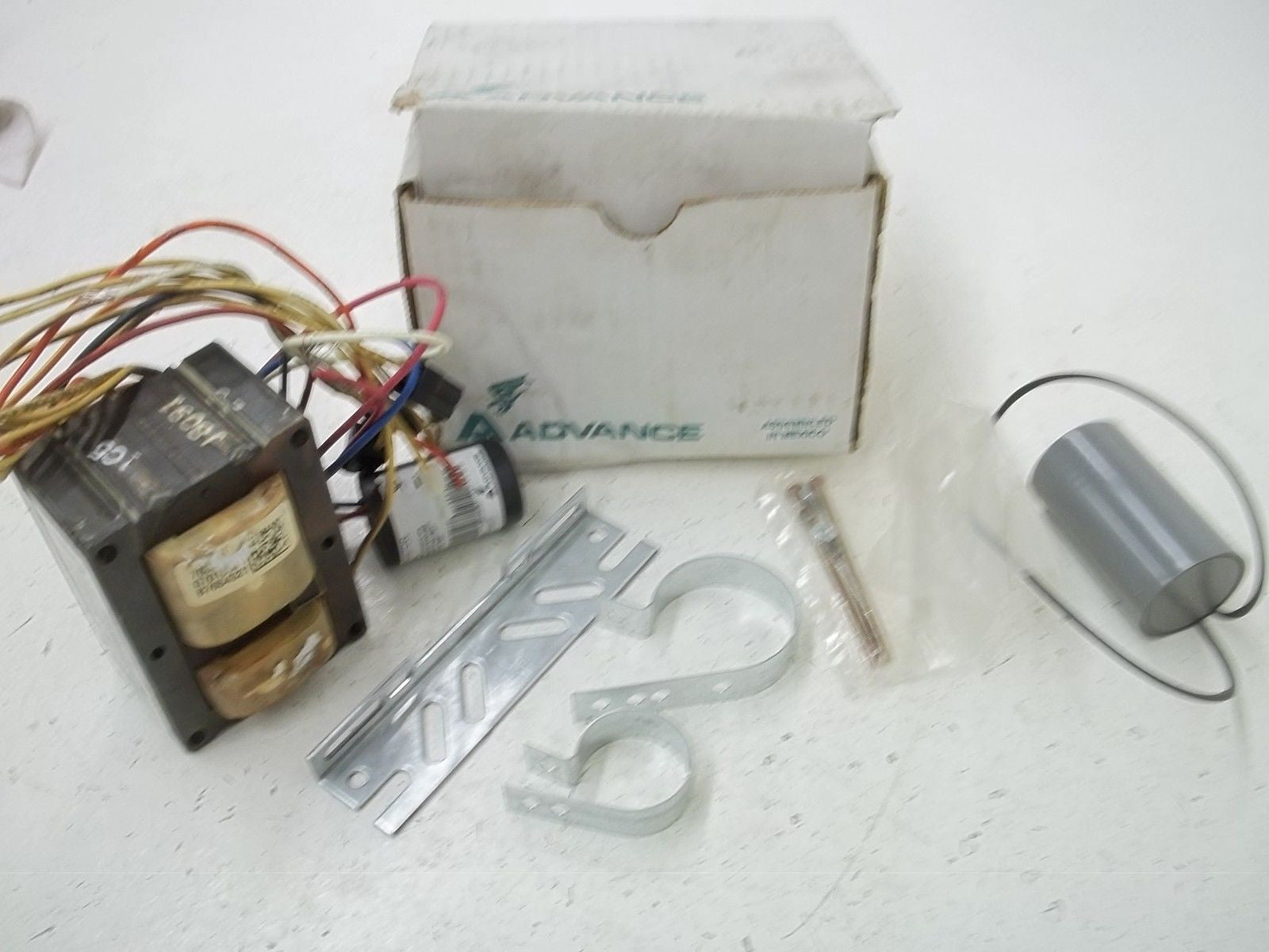 ADVANCE 71A8071-001D BALLAST KIT 120/208/240/277V  (BOX AS IS)*NEW IN BOX*