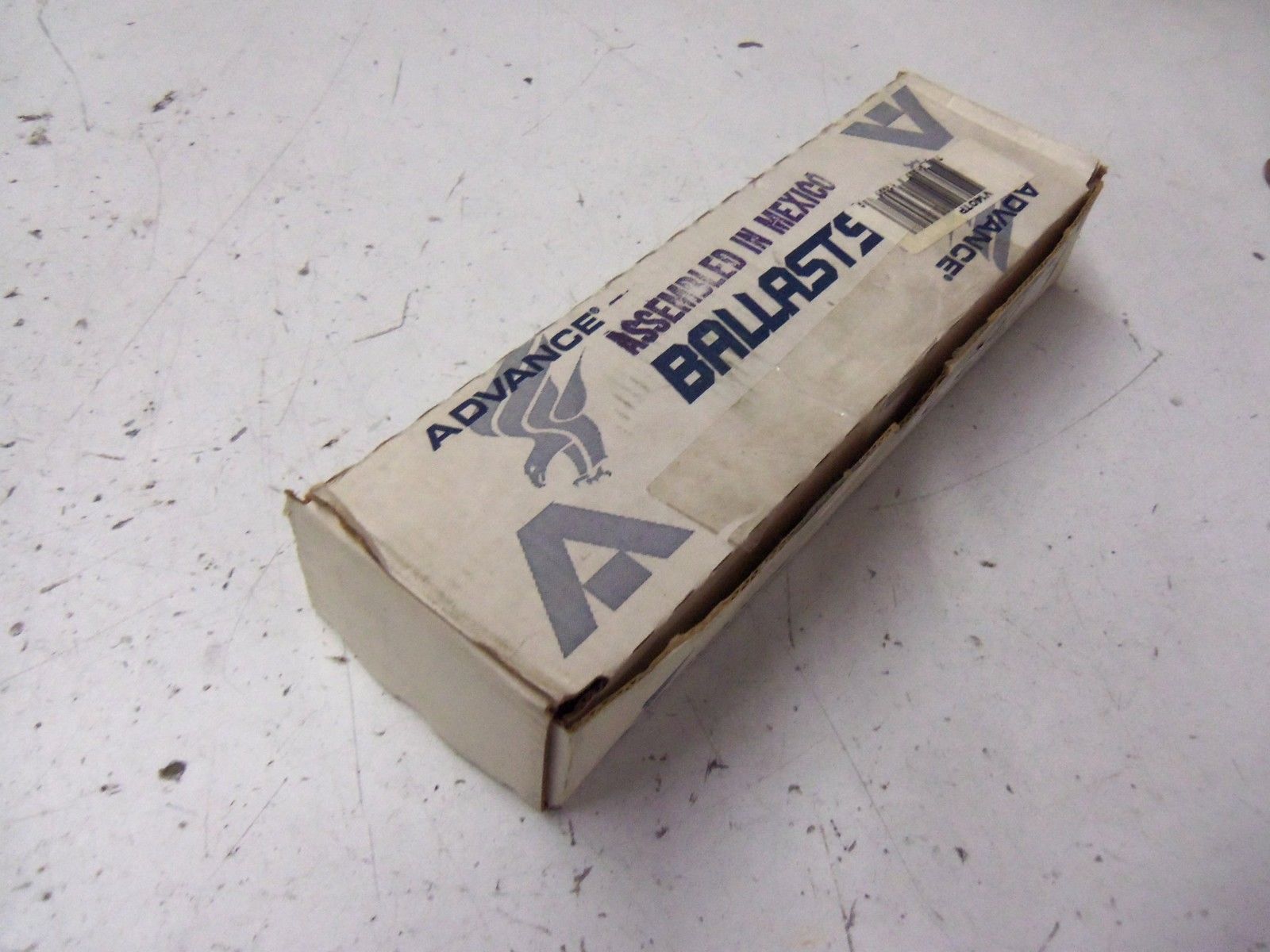 ADVANCE BALLASTS V-140-2-TP 277V *NEW IN BOX*