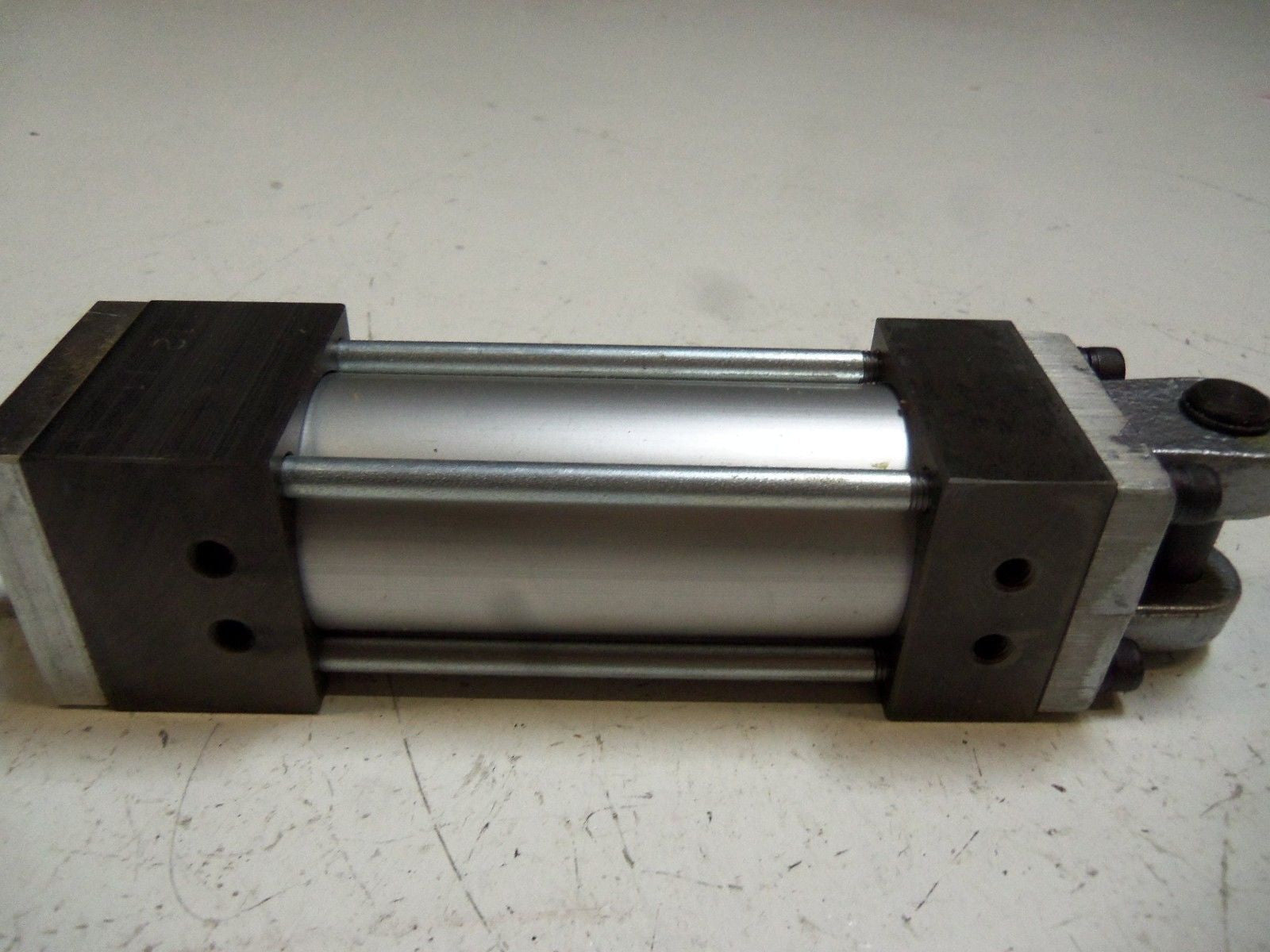 ADVANCE AUTOMATION 1-1/2 X 2-1/2 MP-2 PENUMATIC CYLINDER *NEW IN BOX*