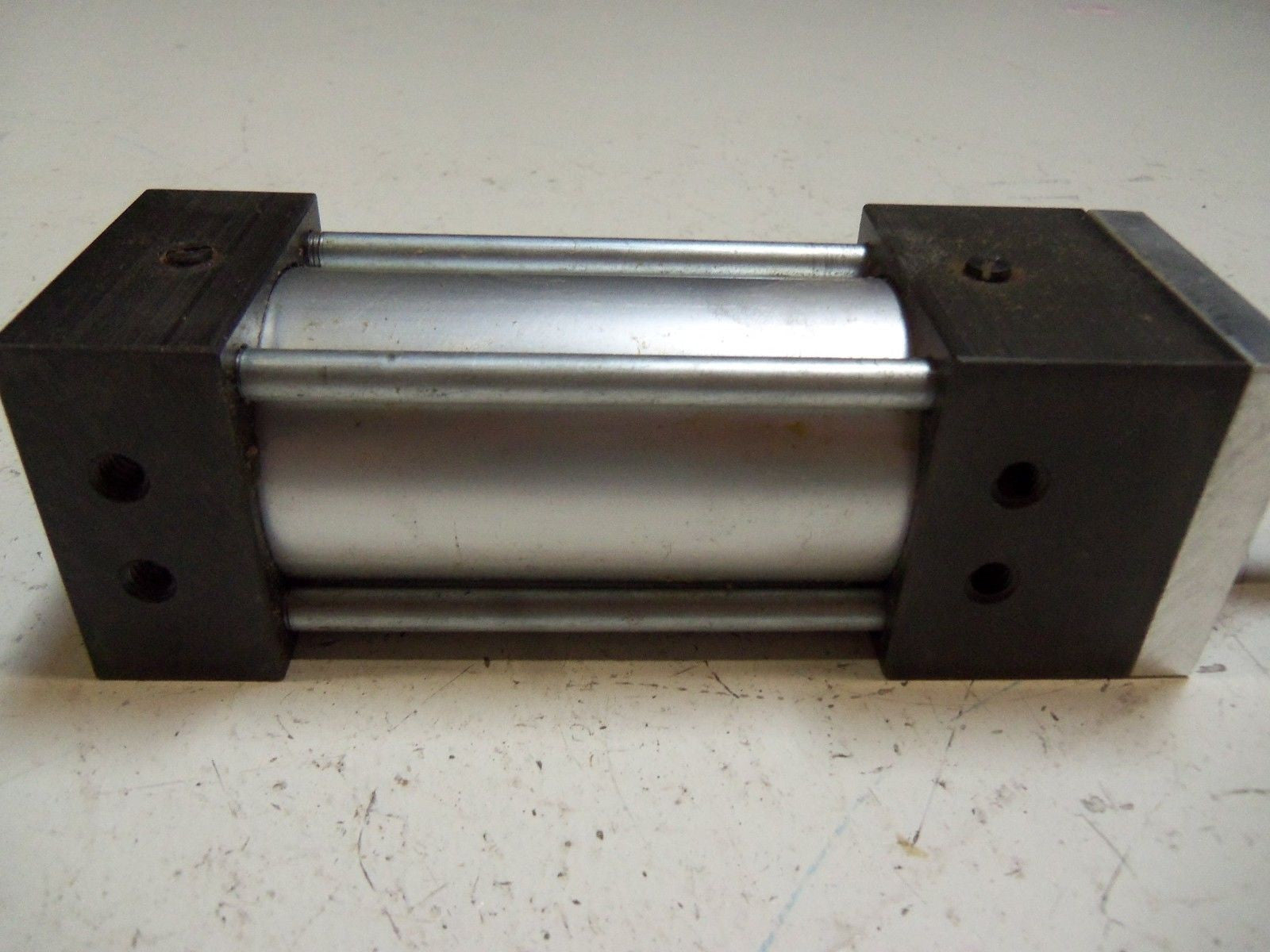 ADVANCED AUTOMATION 1-1/2X2 MS-4-DC PNEUMATIC CYLINDER *USED*